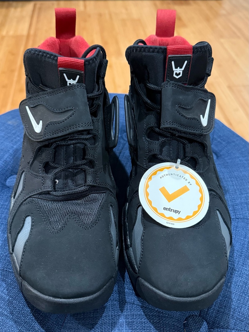 Nike Air DT Max '96 Falcons sneakers in black and red